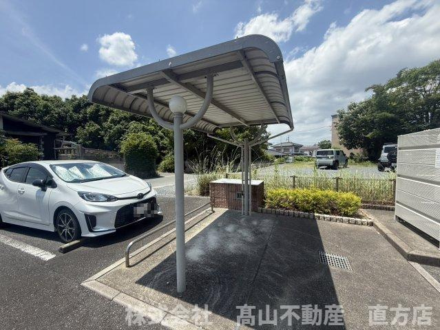 直方市大字頓野のアパートの駐車場