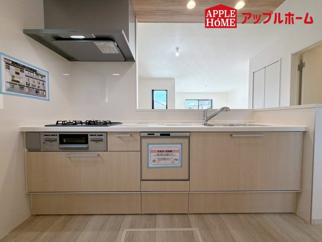 さいたま市北区日進町1期のキッチン|見栄えもよくお手入れもスムーズに出来ます。豊富な収納力もございますので、キッチンスペースをスッキリとお使い頂けそうです。
