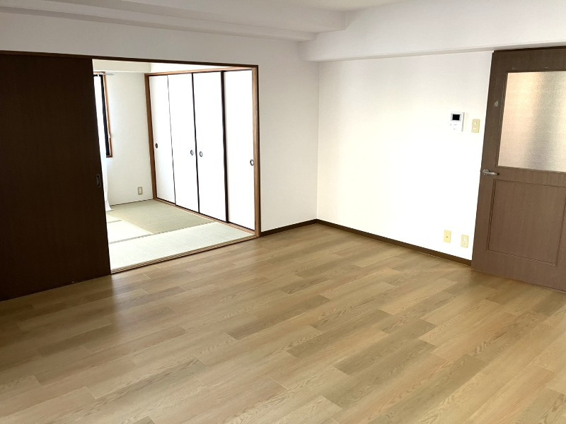 ハイネス岡本の居間・リビング