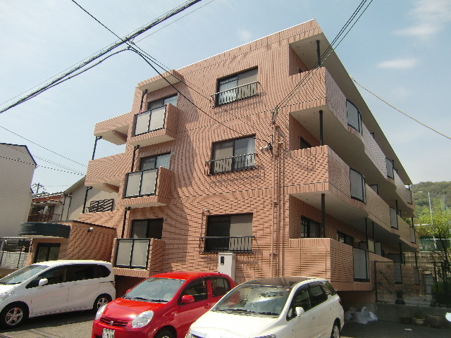 ハイネス岡本の外観