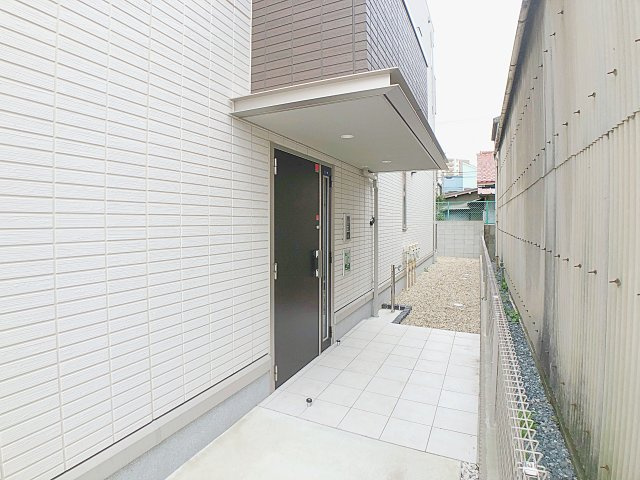 【エントランス】 | トレンタ氷室【名古屋市賃貸・宅配ボックス】