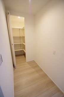 【収納】 | 【仲介手数料無料！！】八王子市めじろ台2丁目　新築戸建て（全1棟）1号棟　5580万円 | パントリー