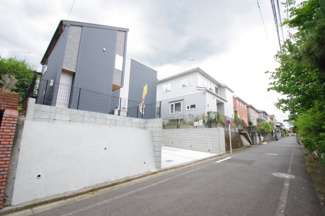 【前面道路含む現地写真】 | 【仲介手数料無料！！】八王子市めじろ台2丁目　新築戸建て（全1棟）1号棟　5580万円