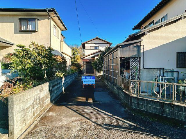 富士市入山瀬の中古一戸建|駐車場。普通車２台駐車可能で… 