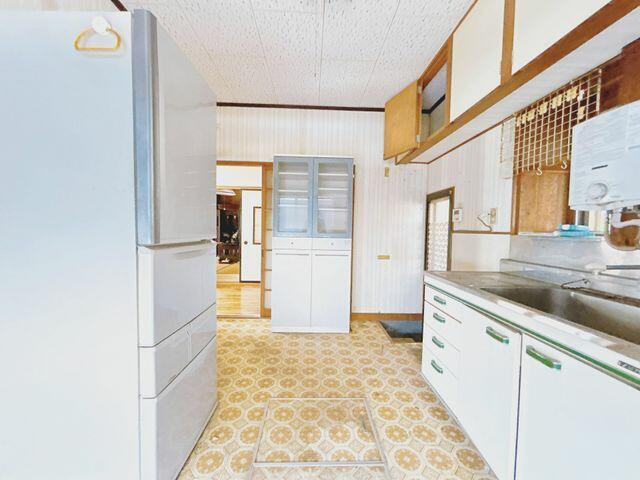 富士宮市万野原新田の中古一戸建|【キッチン】別角度 