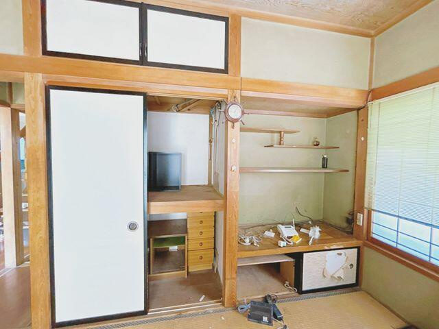 富士宮市万野原新田の中古一戸建|【１階６帖和室】収納 