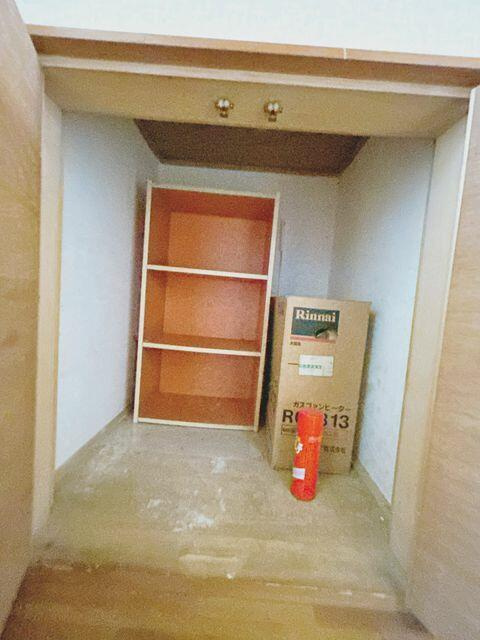 富士宮市万野原新田の中古一戸建|【階段下】収納 
