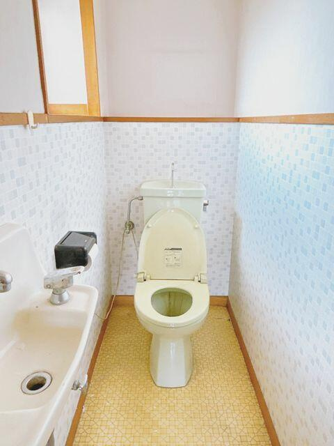 富士宮市万野原新田の中古一戸建|【２階トイレ】 