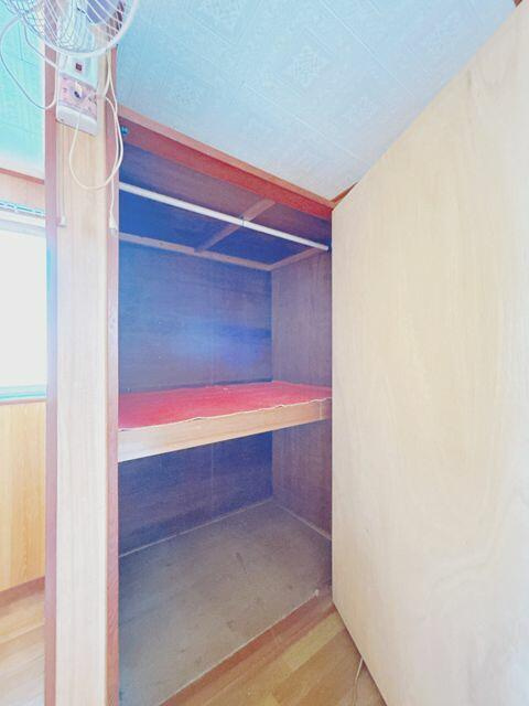 富士宮市万野原新田の中古一戸建|【２階洋室４．５帖】収納 