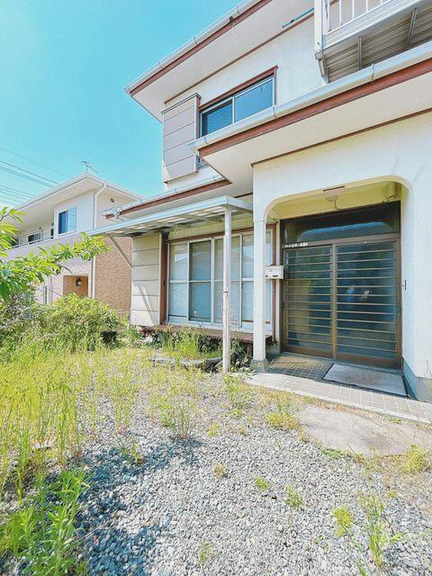 富士宮市万野原新田の中古一戸建|【玄関前】 