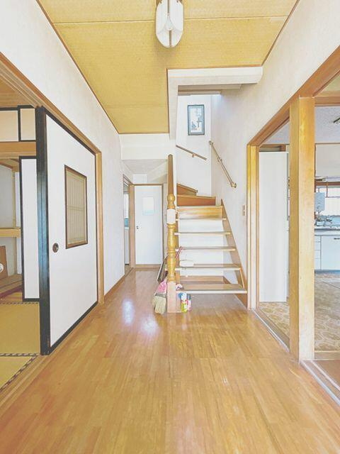 富士宮市万野原新田の中古一戸建|【１階廊下】 