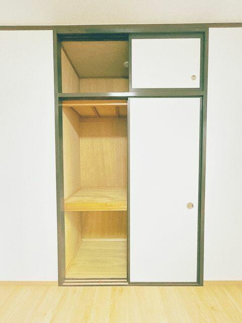 富士宮市小泉の中古マンション|西側洋室６帖収納 