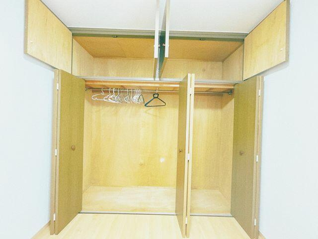富士宮市小泉の中古マンション|東側洋室６帖収納 