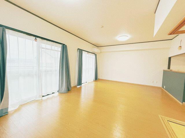 富士宮市小泉の中古マンション|リビング 