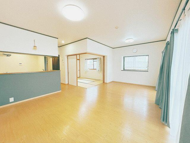 富士宮市小泉の中古マンション|リビング 