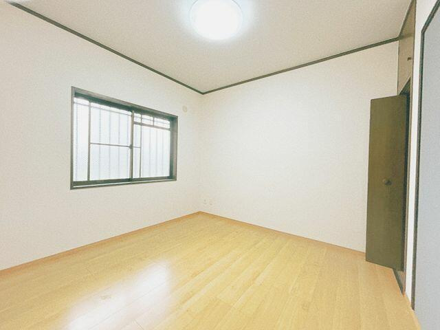 富士宮市小泉の中古マンション|南側洋室６帖 