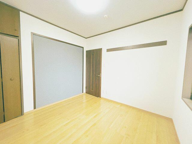 富士宮市小泉の中古マンション|南側洋室６帖別角度 