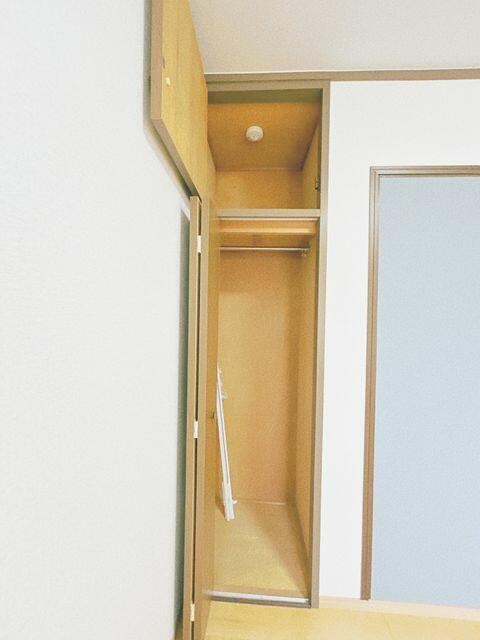 富士宮市小泉の中古マンション|南側洋室６帖収納 