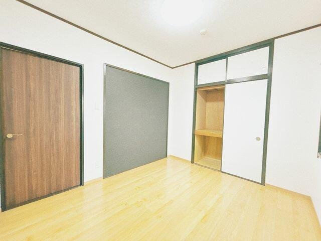 富士宮市小泉の中古マンション|西側洋室６帖洋室別角度 