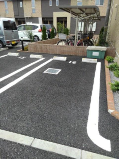 ラフィーネ草花Ⅰの駐車場