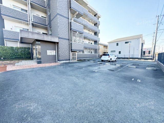 グランドゥールの駐車場|駐車スペースもあります♪