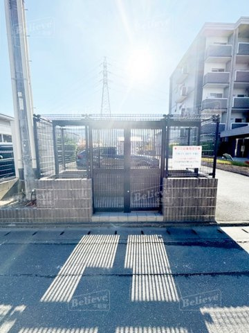 グランドゥールの駐車場