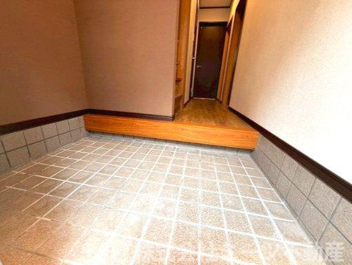 末広町　中古戸建　2280の玄関