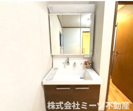 末広町　中古戸建　2180の独立洗面台