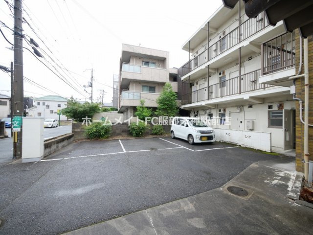 ラポール蛍池の駐車場