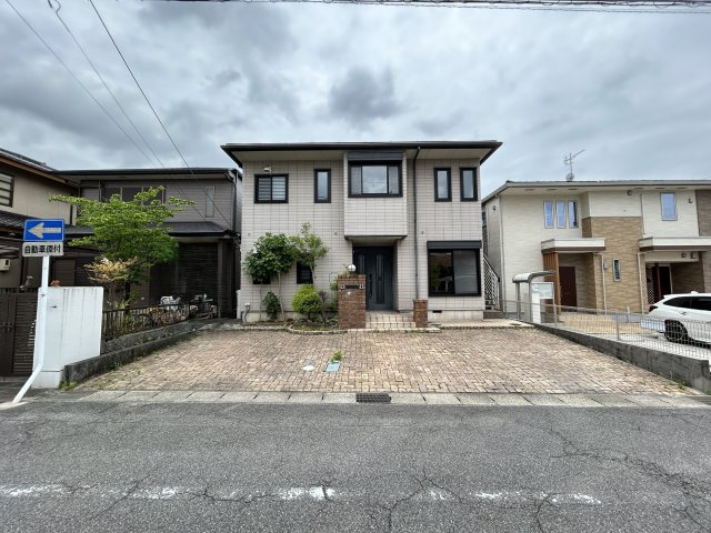知多市新知東町1丁目の外観|R8.6.5撮影　並列駐車4台可能☆