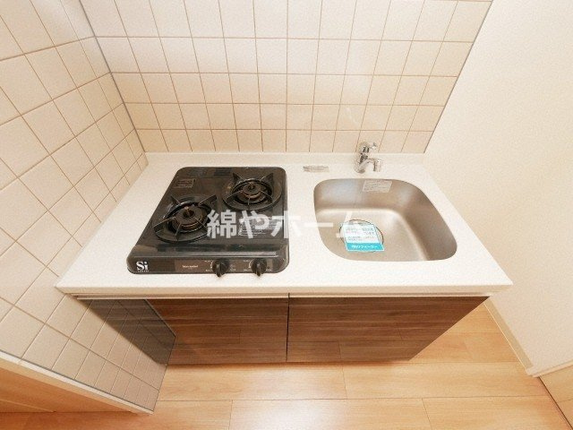 クリスタルグランツ難波Ⅱのキッチン|コンパクトなキッチンで掃除もラクラク