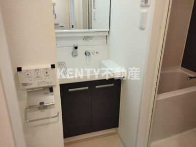 【洗面所】 | エステムプラザ品川大井町クリスタルヒルズ | 忙しい朝には欠かせない洗面所です