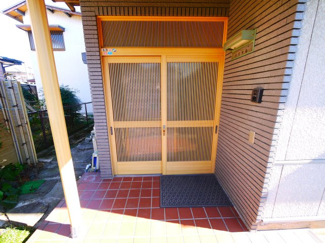 茂原市八幡原　中古戸建の玄関|敷地約202坪付属建物倉庫付き日本庭園 都市ガス 閑静な立地ユニットバス・システムキッチン駐車4台可