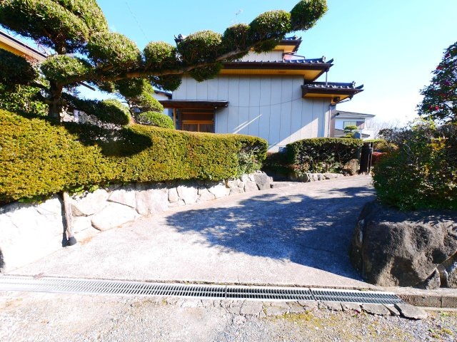 茂原市八幡原　中古戸建の外観|敷地約202坪付属建物倉庫付き日本庭園 都市ガス 閑静な立地ユニットバス・システムキッチン駐車4台可