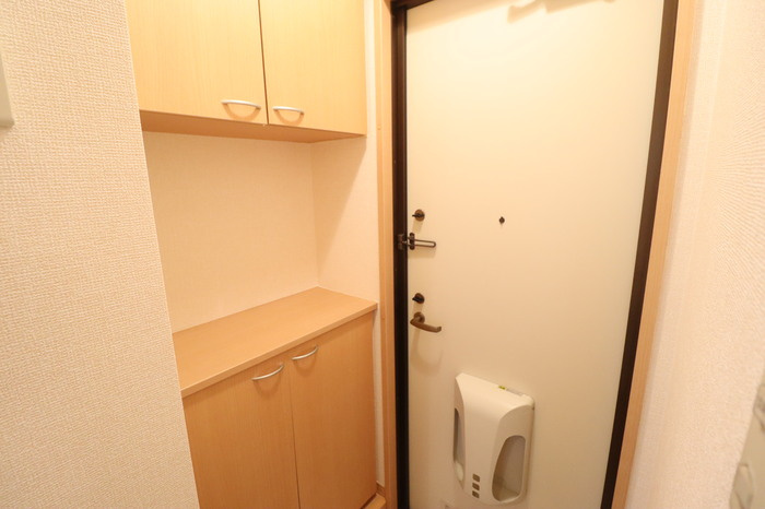 三鷹市上連雀９丁目のアパートの玄関
