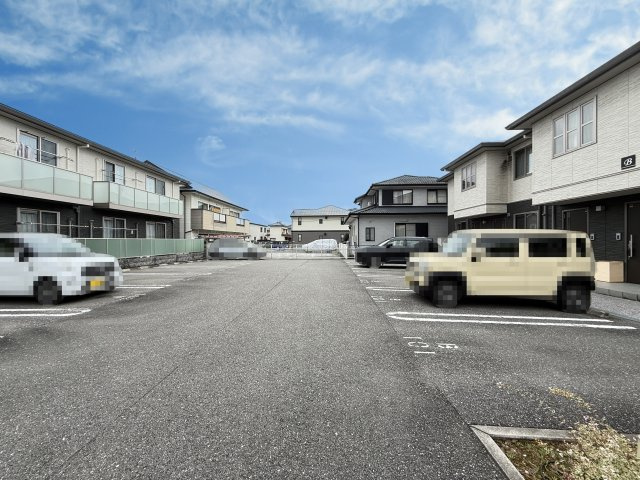 シャーメゾン ラ・フレーズの駐車場