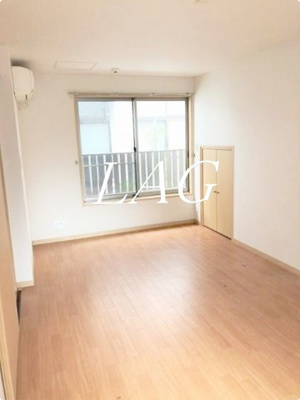 【居間・リビング】 | クレセントコート  | 洋室のお部屋です。