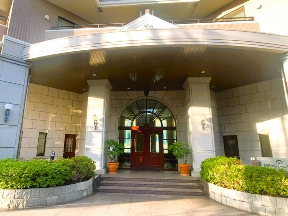 朝日マンション駒場のエントランス