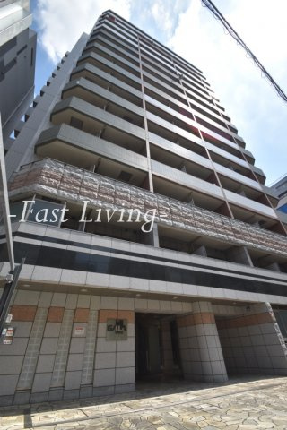 ガーラ・ステーション新宿御苑前のエントランス
