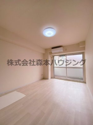 【洋室】 | 　グリーンピア守口 | 明るい洋室です