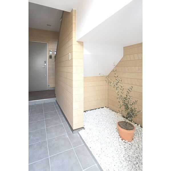 THE CITY 塩屋のエントランス