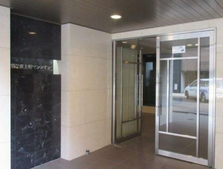 中銀第2東上野マンシオンのエントランス|建物の内部です