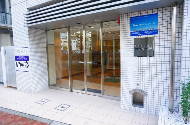 レジディア池袋ウエストのエントランス