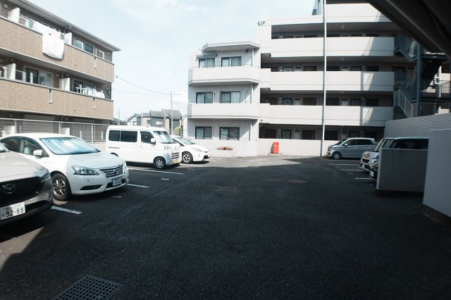 ワコーレ越谷の駐車場