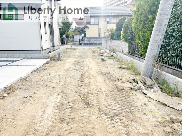 土浦市文京町2期　新築戸建　2号棟の前面道路含む現地写真