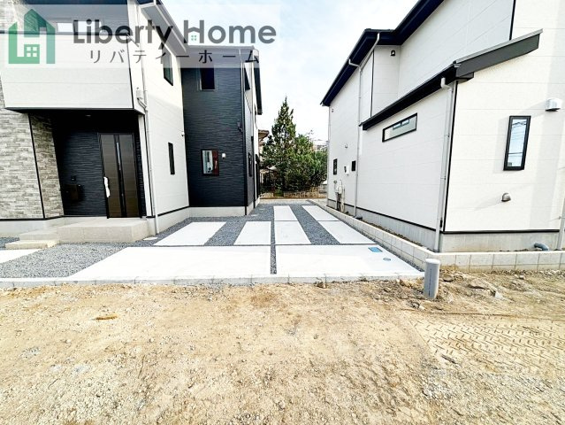 土浦市文京町2期　新築戸建　2号棟の駐車場