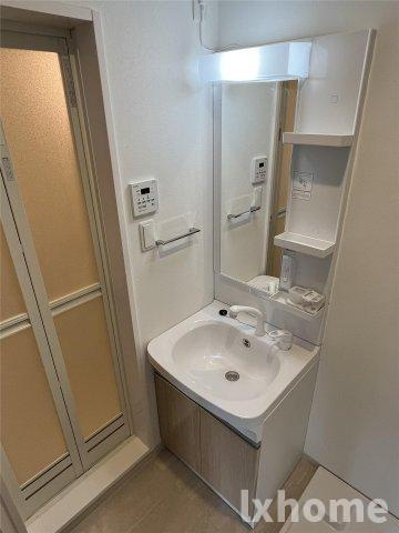 アーバンヴィラ摂津の洗面所|コンパクトで使いやすい洗面所