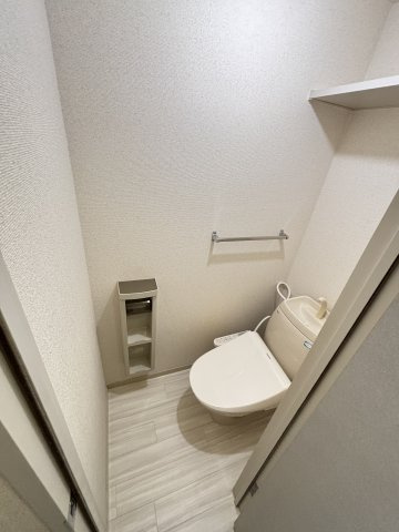 サンドール杉のトイレ|落ち着いた色調のトイレです