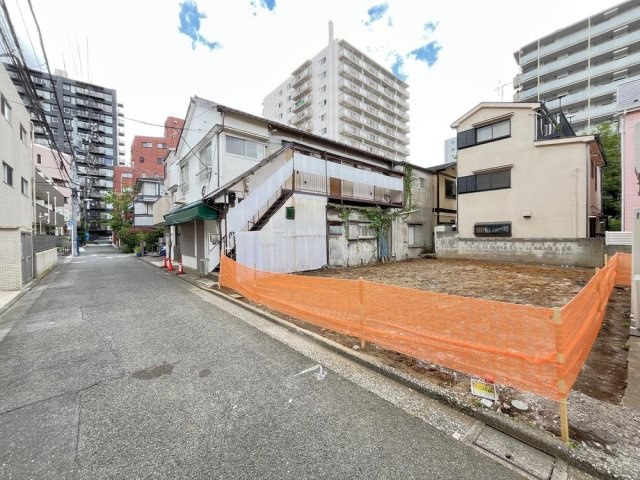 品川区戸越　建築条件なし売地の前面道路含む現地写真