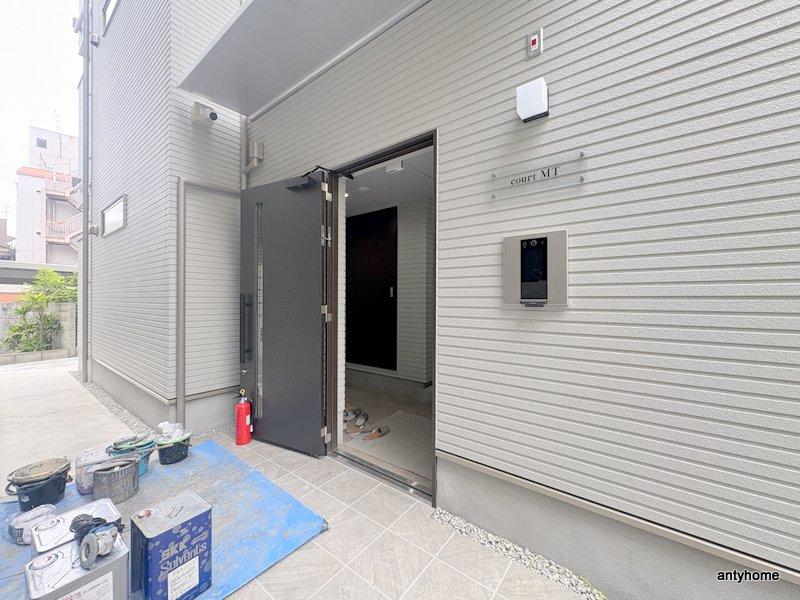 court MT　仲介手数料無料のエントランス